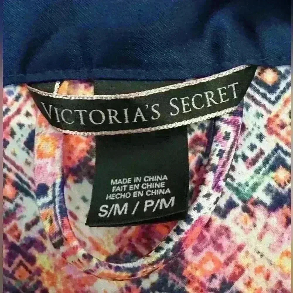 Victoria’s Secret‎ Robe with pockets and tie size small/medium